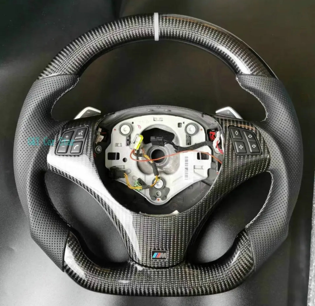 Volant en fibre de carbone pour BMW série 3 E82 E84 E87 E90 E92 E93