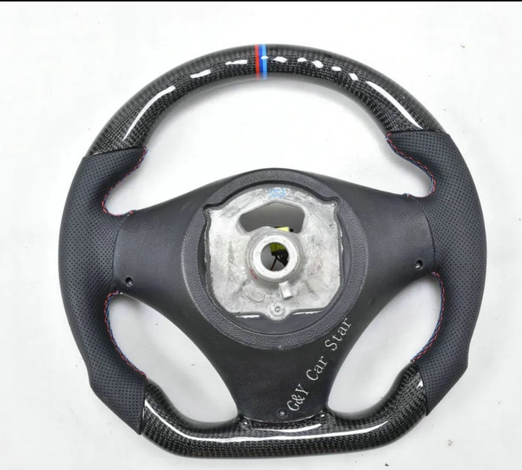 Volant en fibre de carbone pour BMW série 3 E82 E84 E87 E90 E92 E93