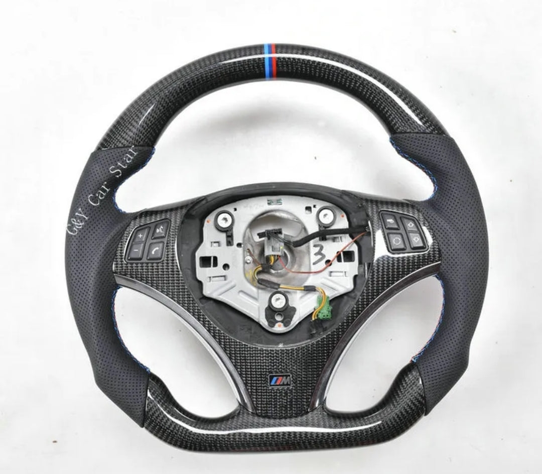 Volant en fibre de carbone pour BMW série 3 E82 E84 E87 E90 E92 E93