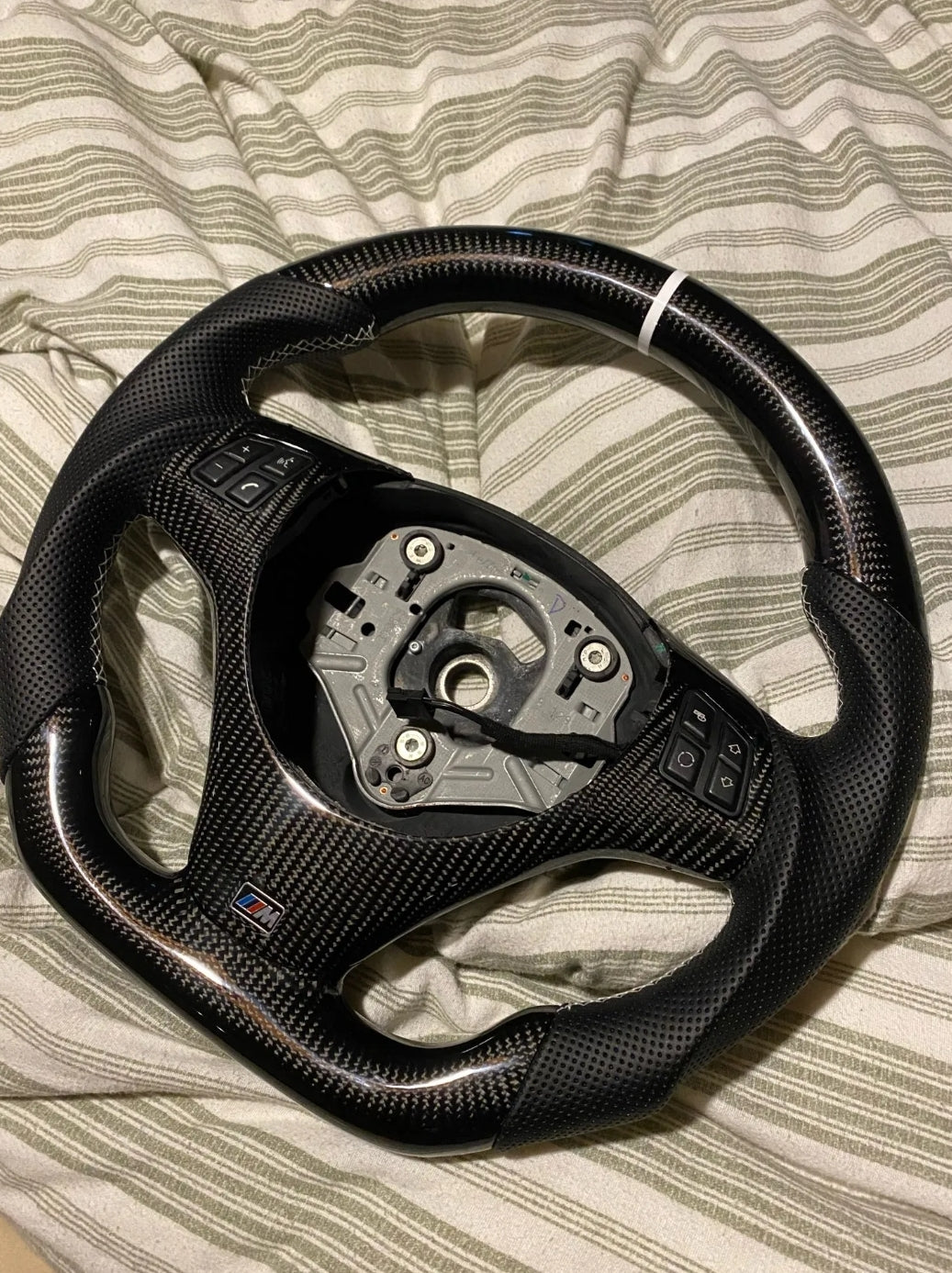 Volant en fibre de carbone pour BMW série 3 E82 E84 E87 E90 E92 E93