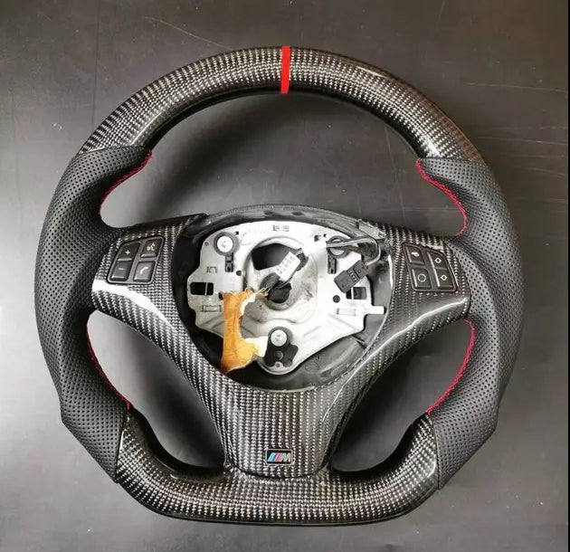 Volant en fibre de carbone pour BMW série 3 E82 E84 E87 E90 E92 E93