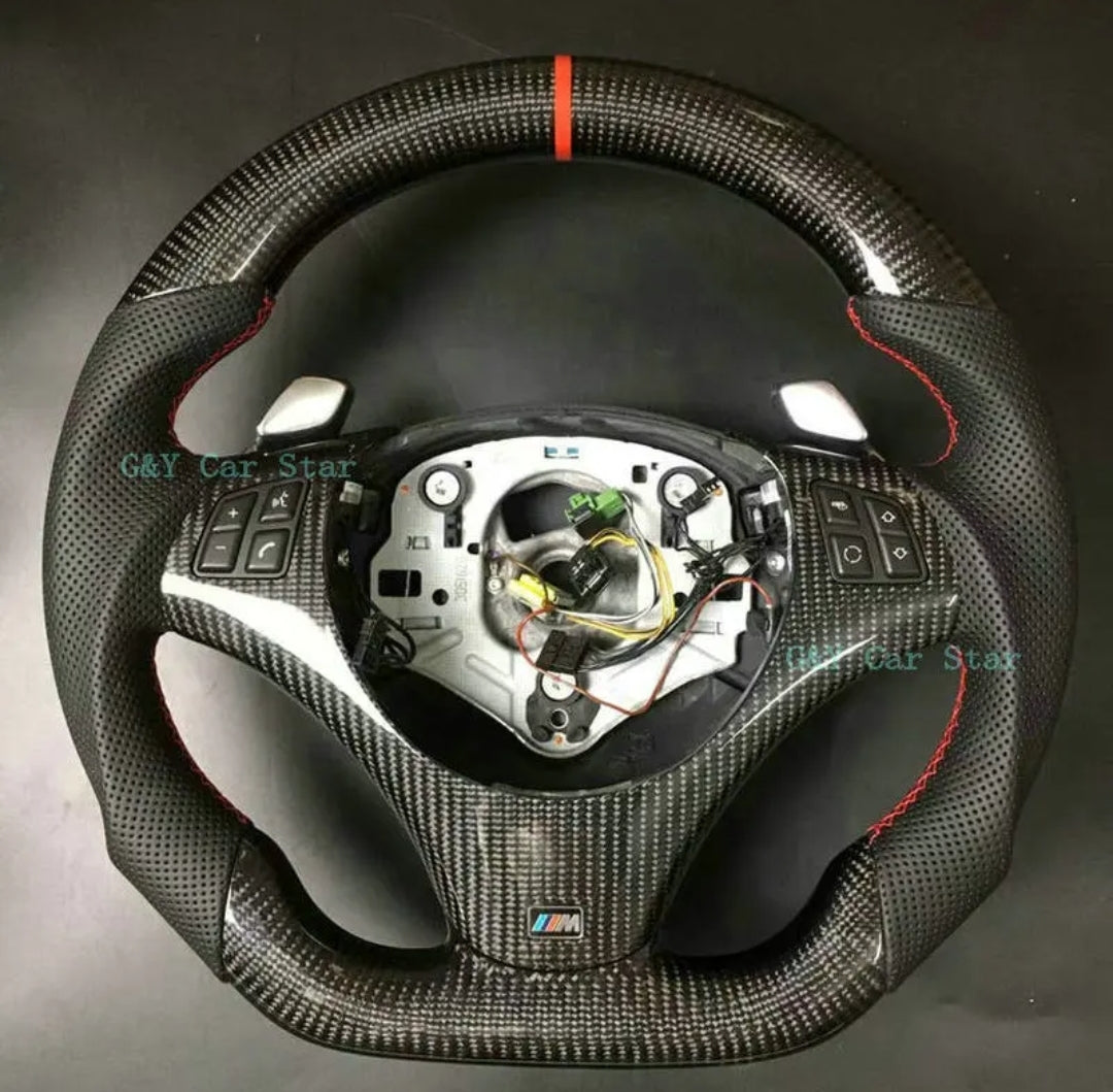 Volant en fibre de carbone pour BMW série 3 E82 E84 E87 E90 E92 E93
